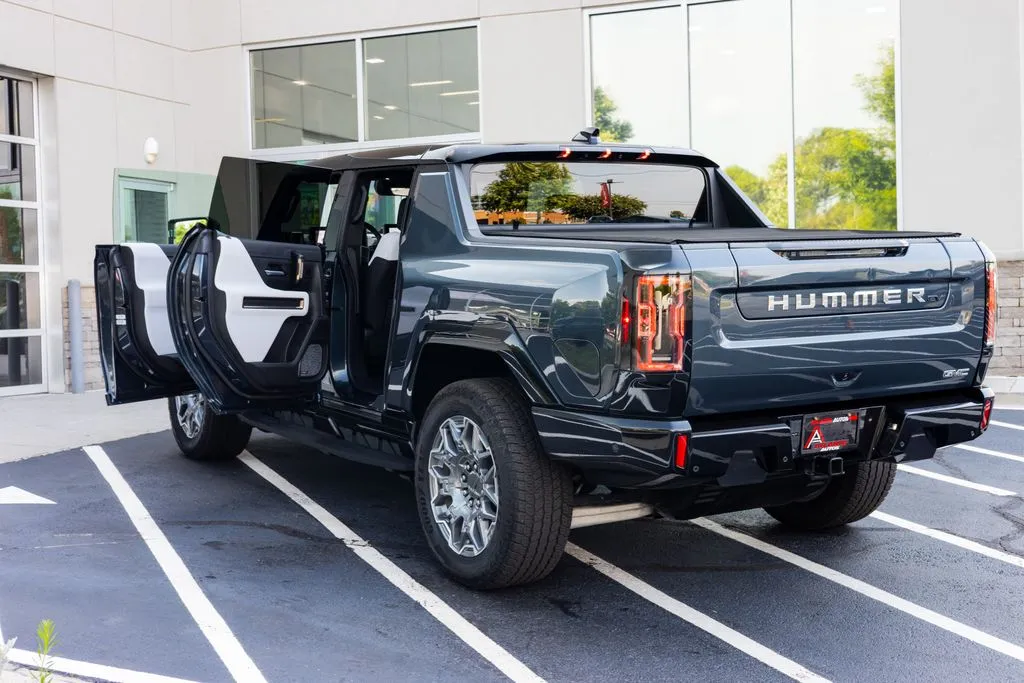 GMC Hummer EV Pickup photo 20