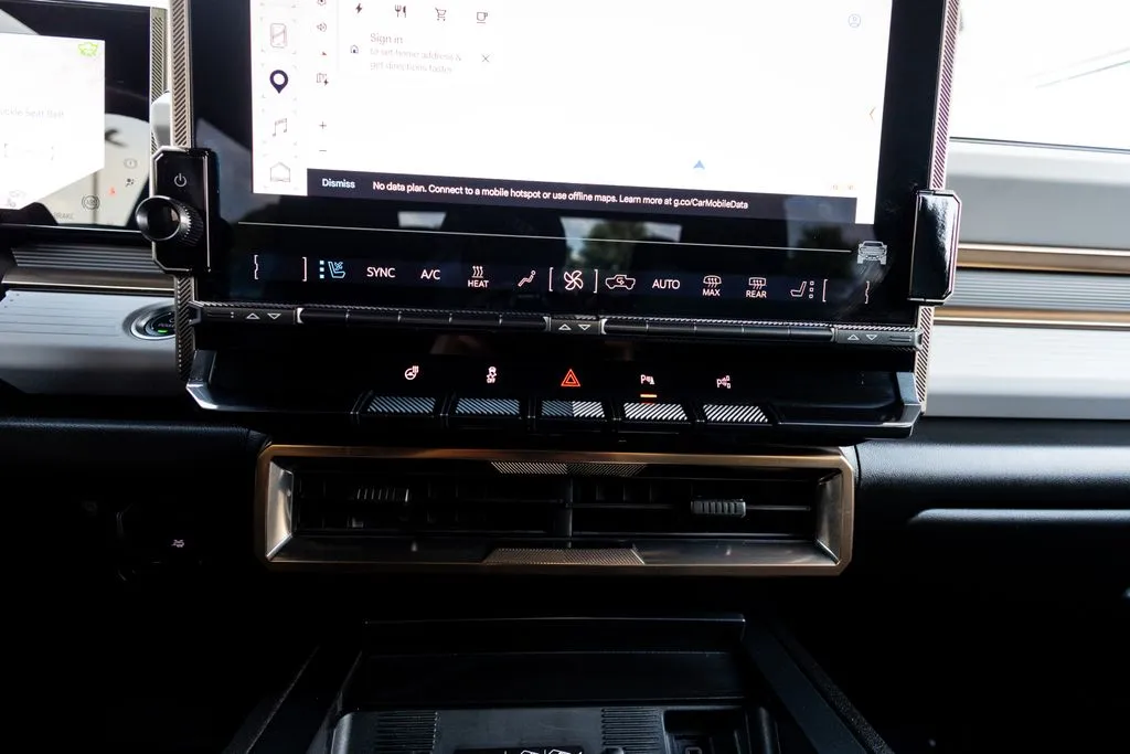 GMC Hummer EV Pickup photo 36