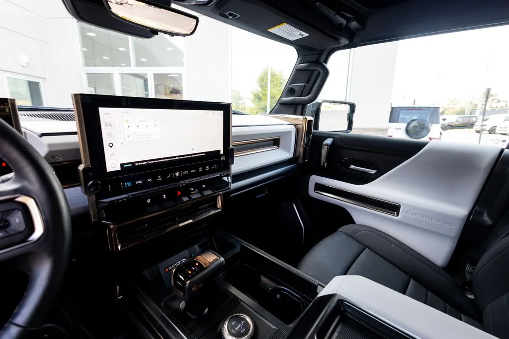 GMC Hummer EV Pickup photo 41