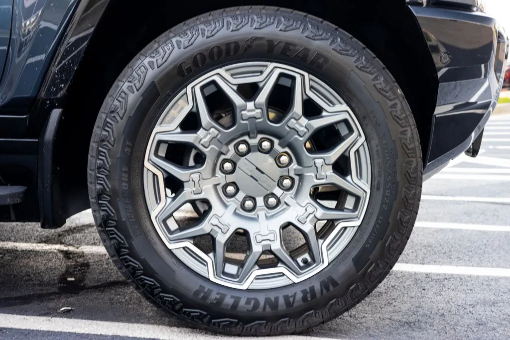 GMC Hummer EV Pickup photo 13