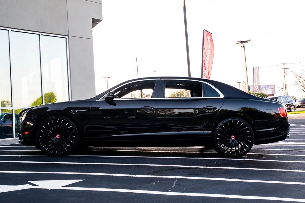 Bentley Flying Spur photo 16
