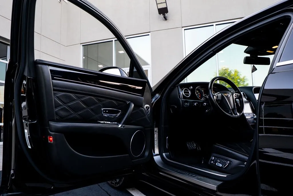 Bentley Flying Spur photo 17