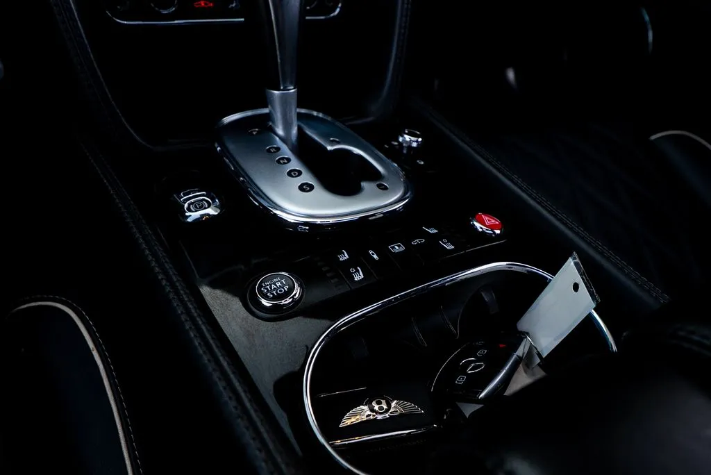 Bentley Flying Spur photo 29