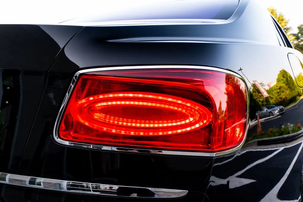 Bentley Flying Spur photo 12