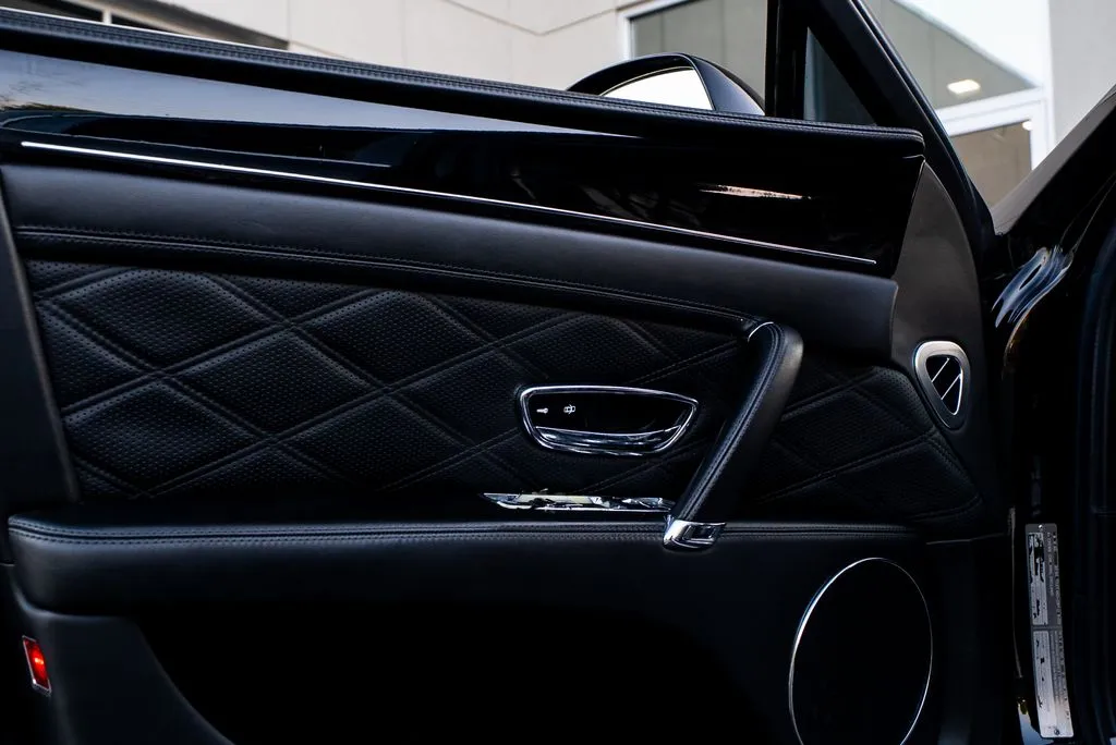 Bentley Flying Spur photo 18