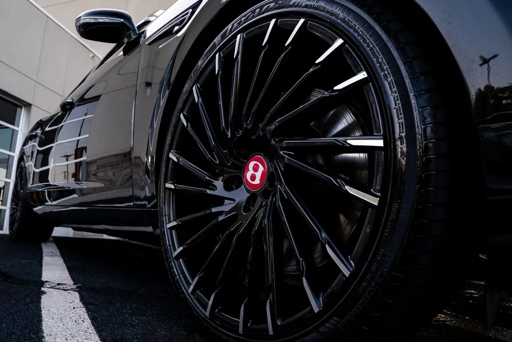 Bentley Flying Spur photo 8