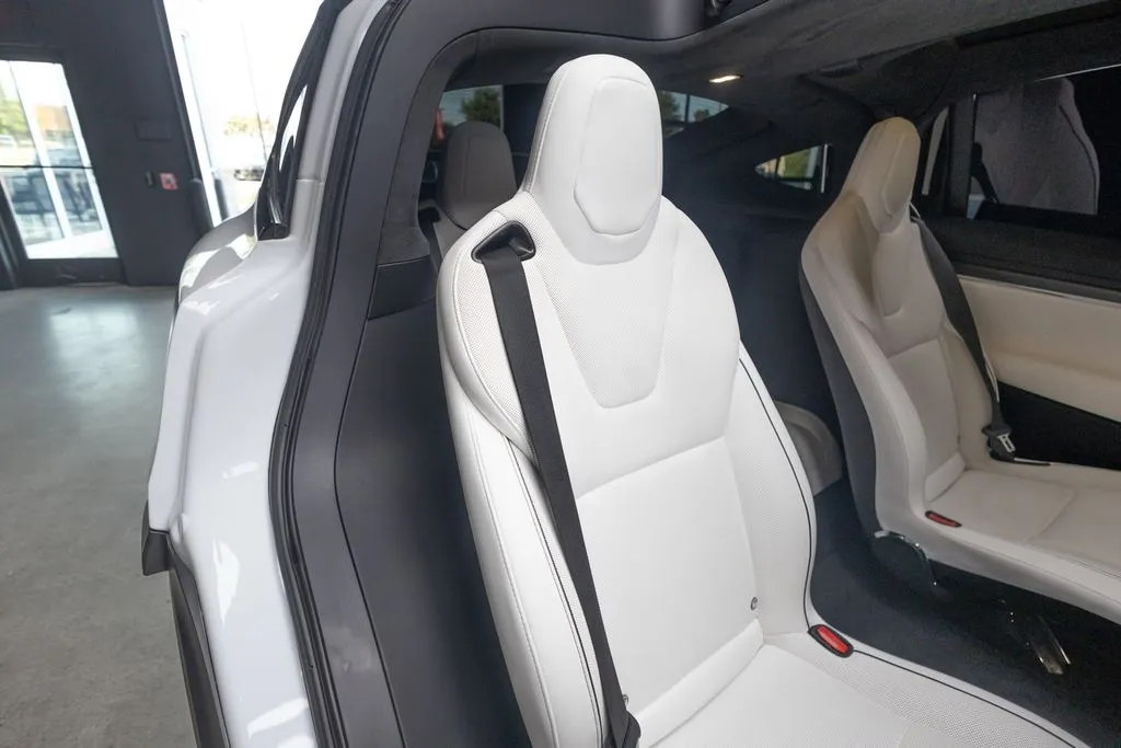 Tesla Model X photo 45