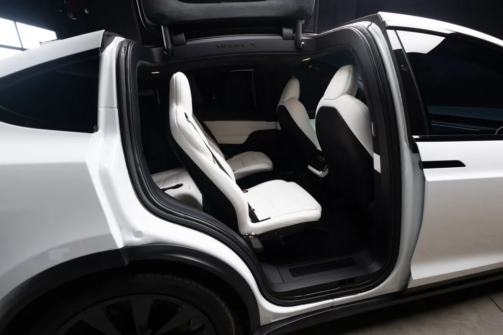 Tesla Model X photo 44