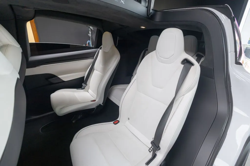 Tesla Model X photo 42