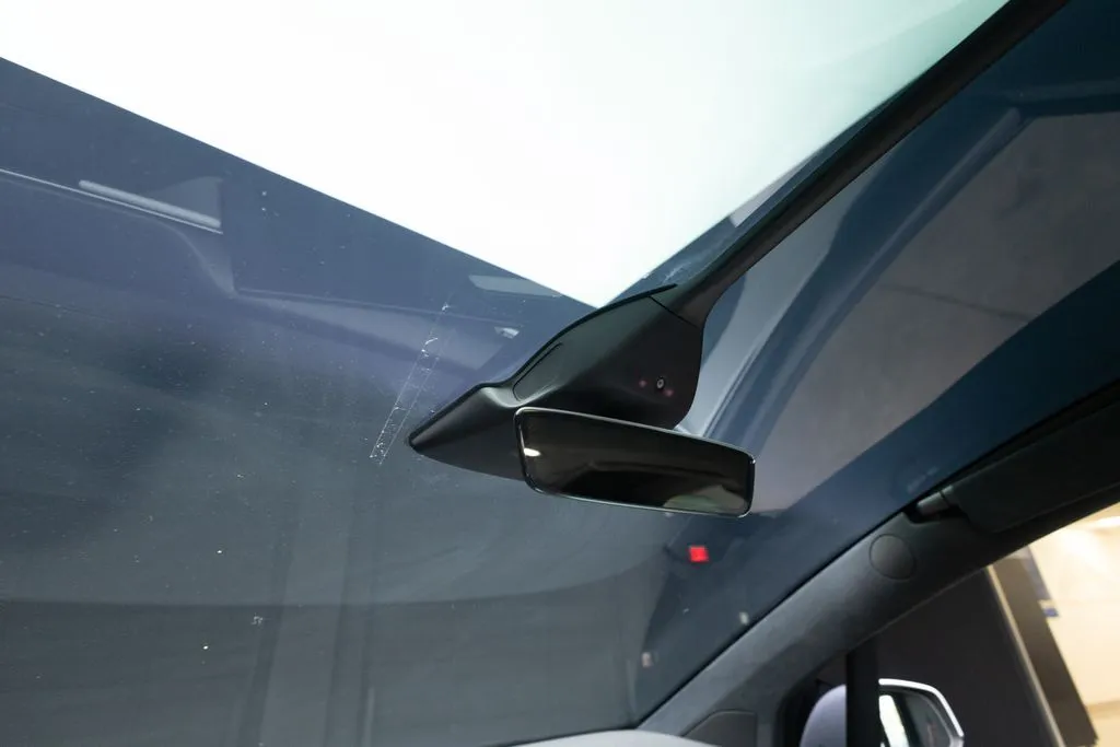 Tesla Model X photo 33