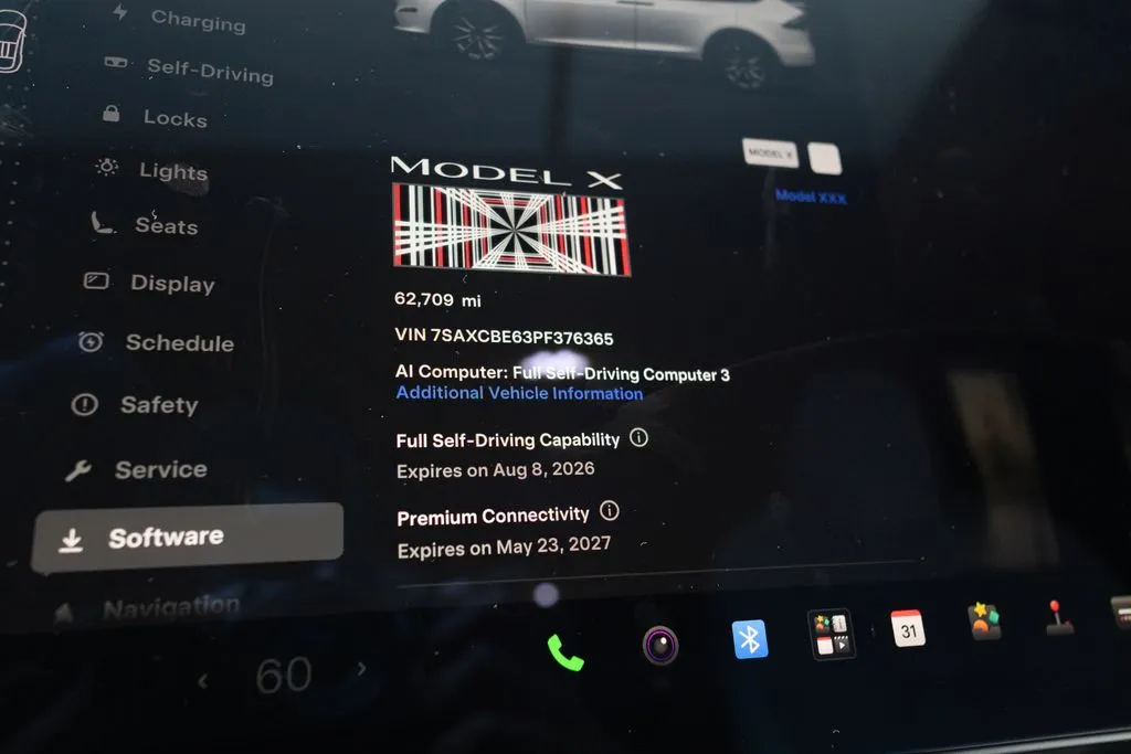 Tesla Model X photo 27