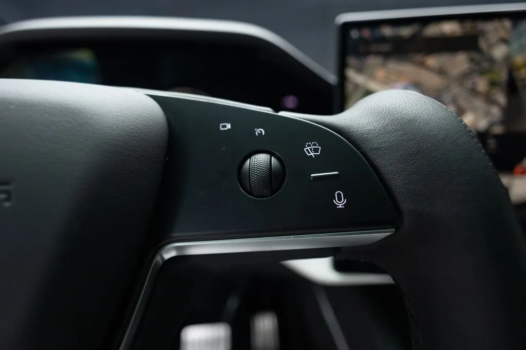 Tesla Model X photo 22