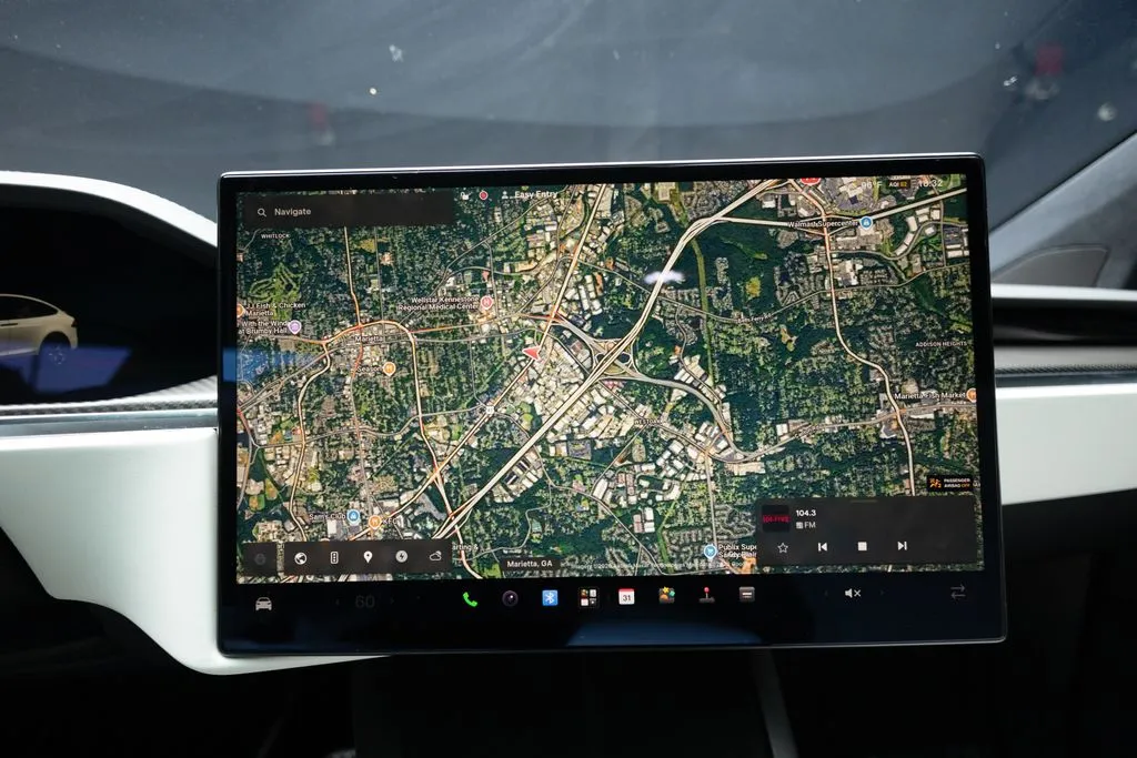 Tesla Model X photo 25
