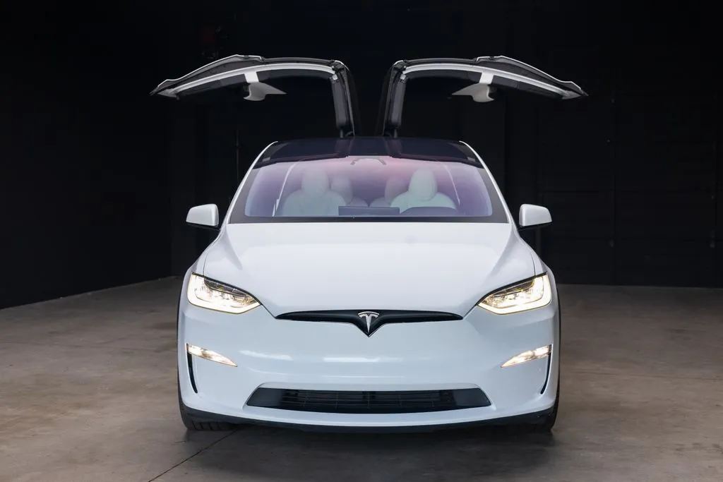 Tesla Model X photo 3
