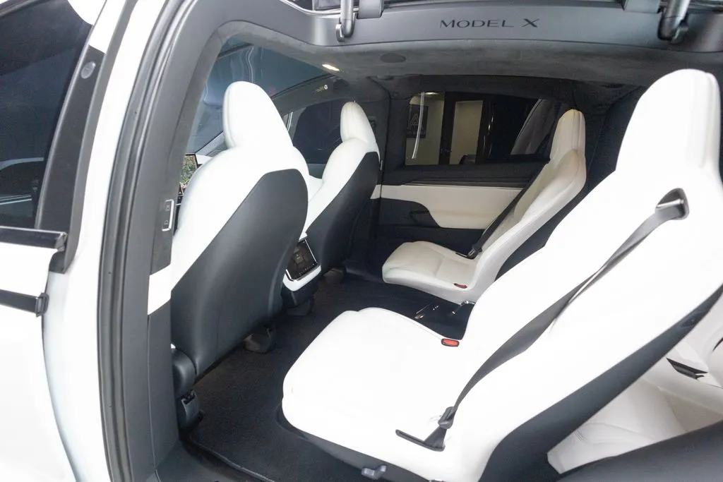 Tesla Model X photo 40