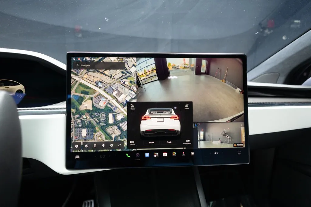 Tesla Model X photo 24