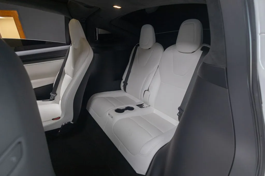 Tesla Model X photo 43