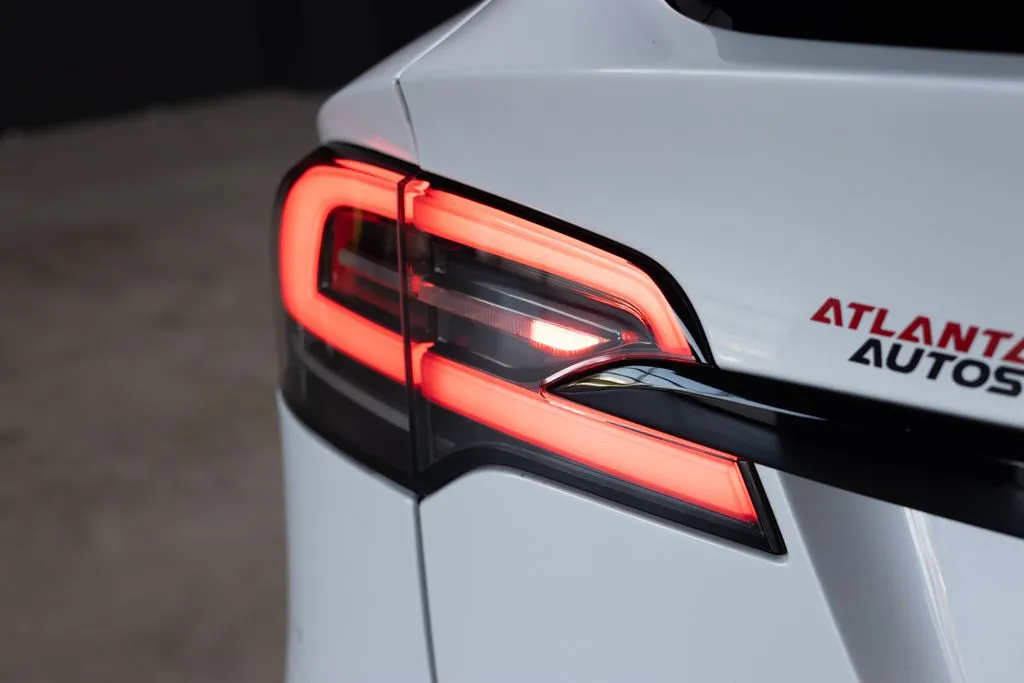 Tesla Model X photo 11