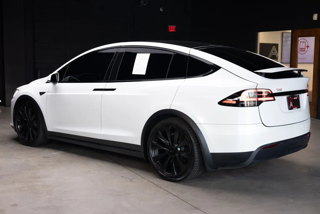 Tesla Model X photo 13