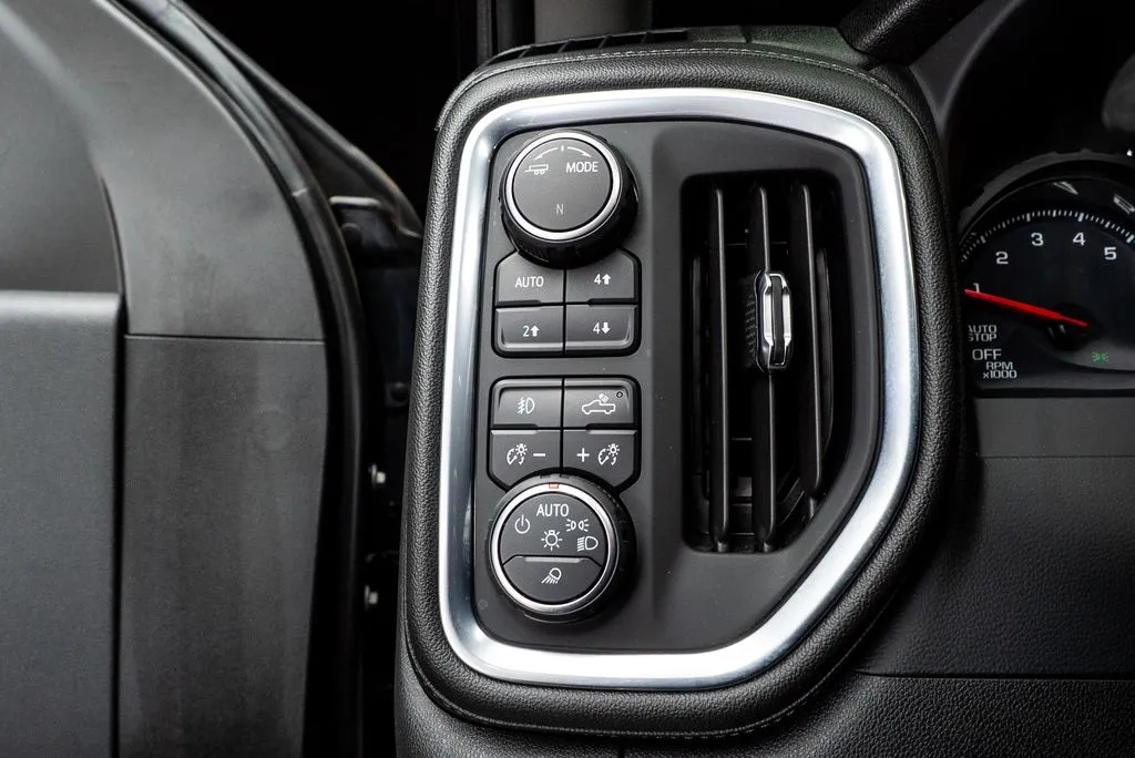 Chevrolet Silverado 1500 photo 29