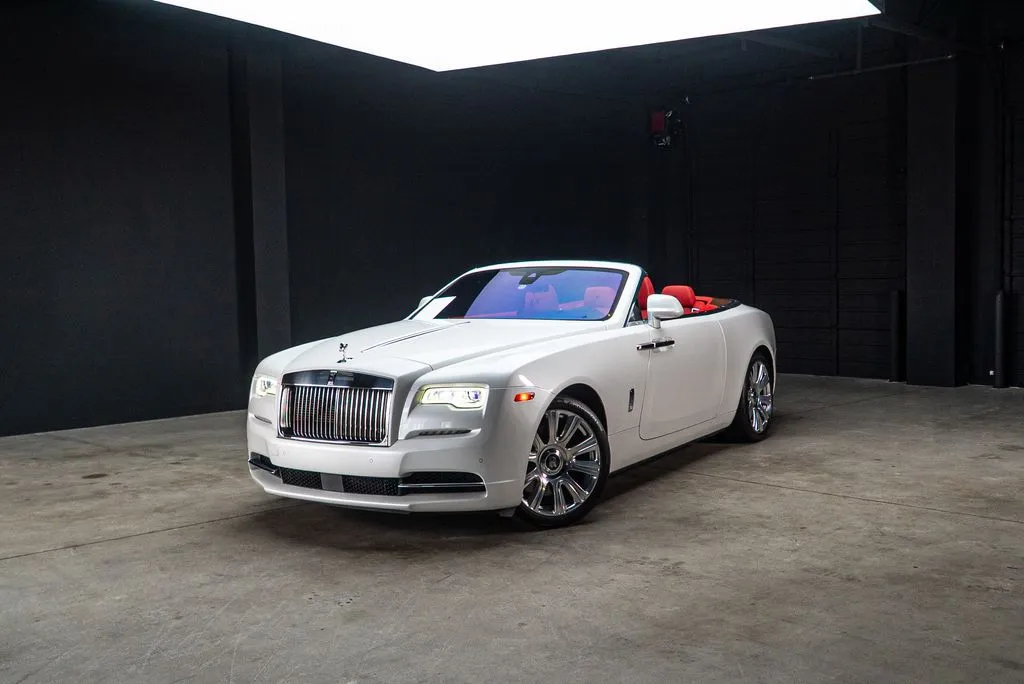 Rolls-Royce Dawn photo 56