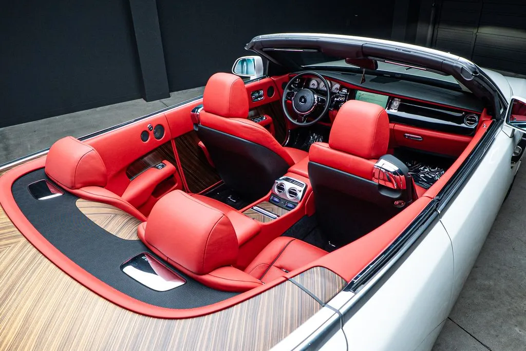 Rolls-Royce Dawn photo 48