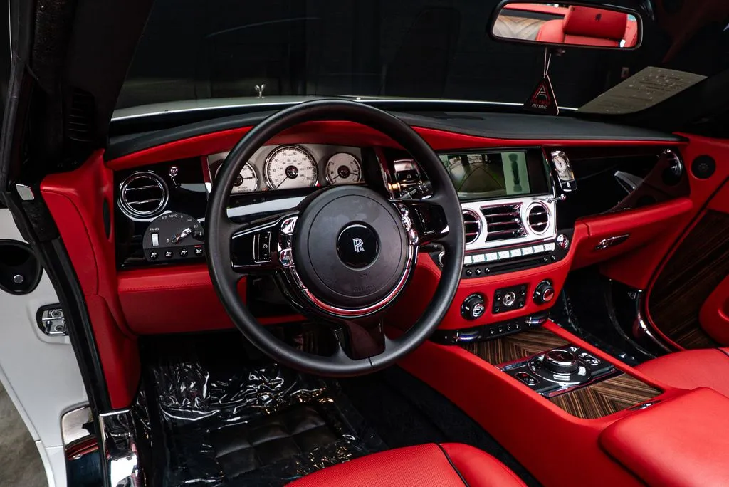 Rolls-Royce Dawn photo 32