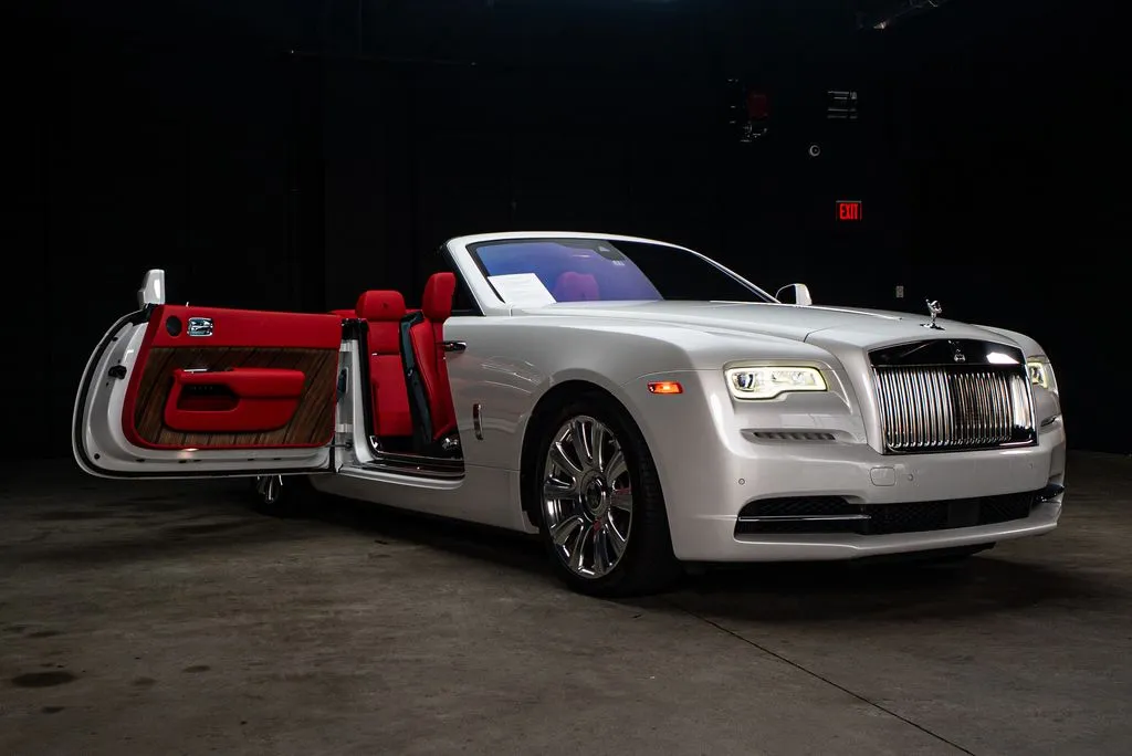 Rolls-Royce Dawn photo 10