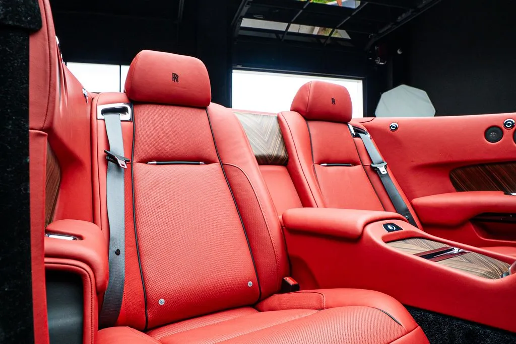 Rolls-Royce Dawn photo 45