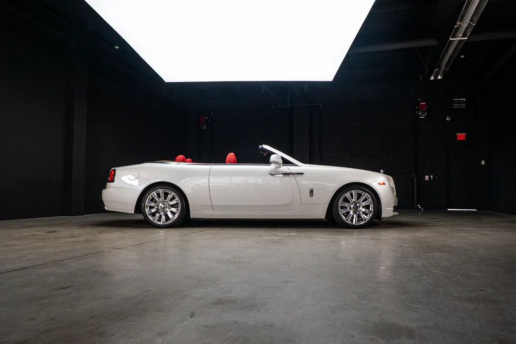 Rolls-Royce Dawn photo 12