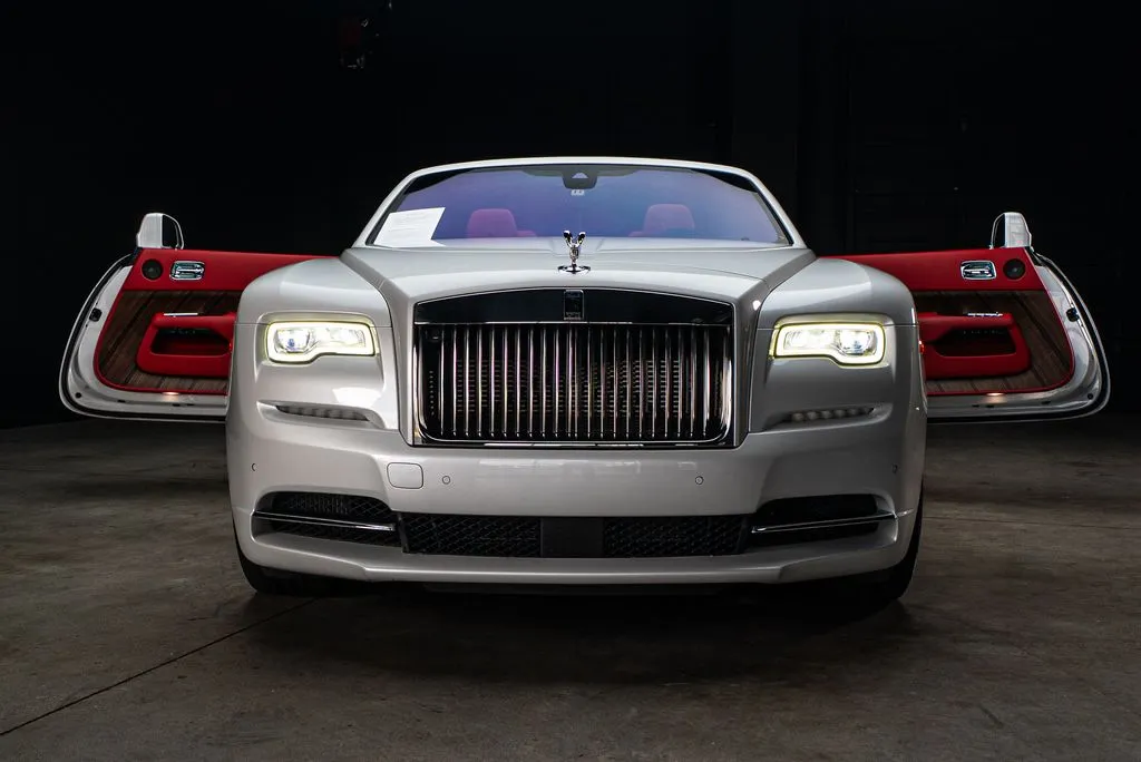 Rolls-Royce Dawn photo 7