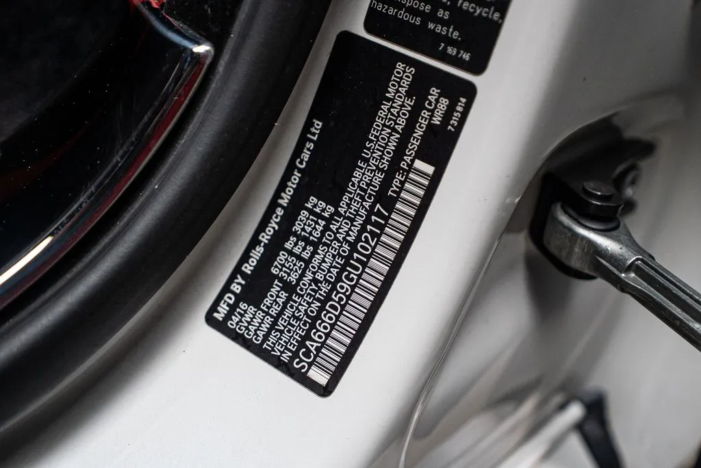 Rolls-Royce Dawn photo 57