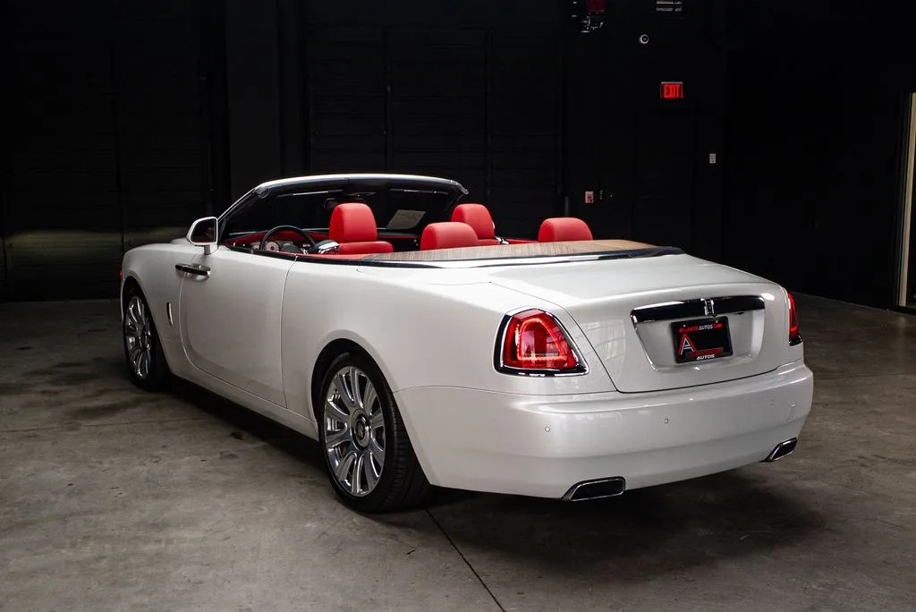 Rolls-Royce Dawn photo 24