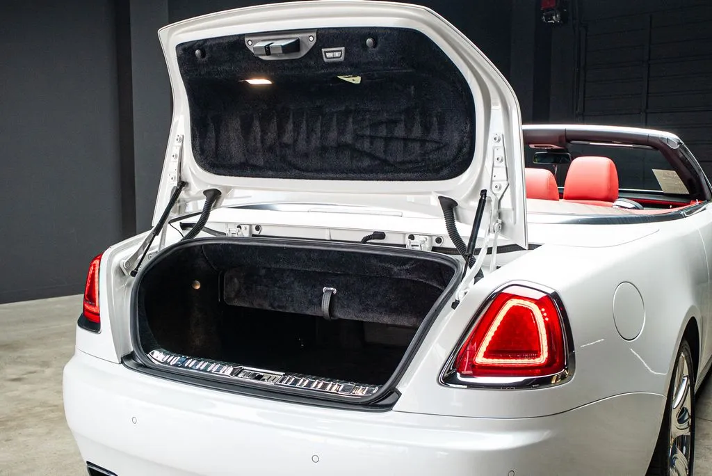 Rolls-Royce Dawn photo 52