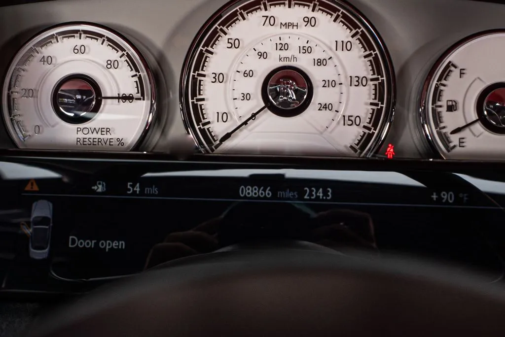 Rolls-Royce Dawn photo 35