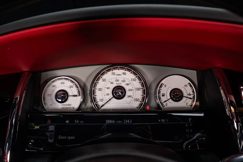 Rolls-Royce Dawn photo 34