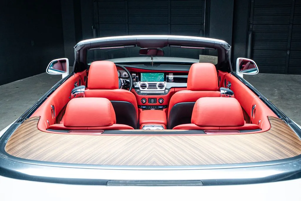 Rolls-Royce Dawn photo 49