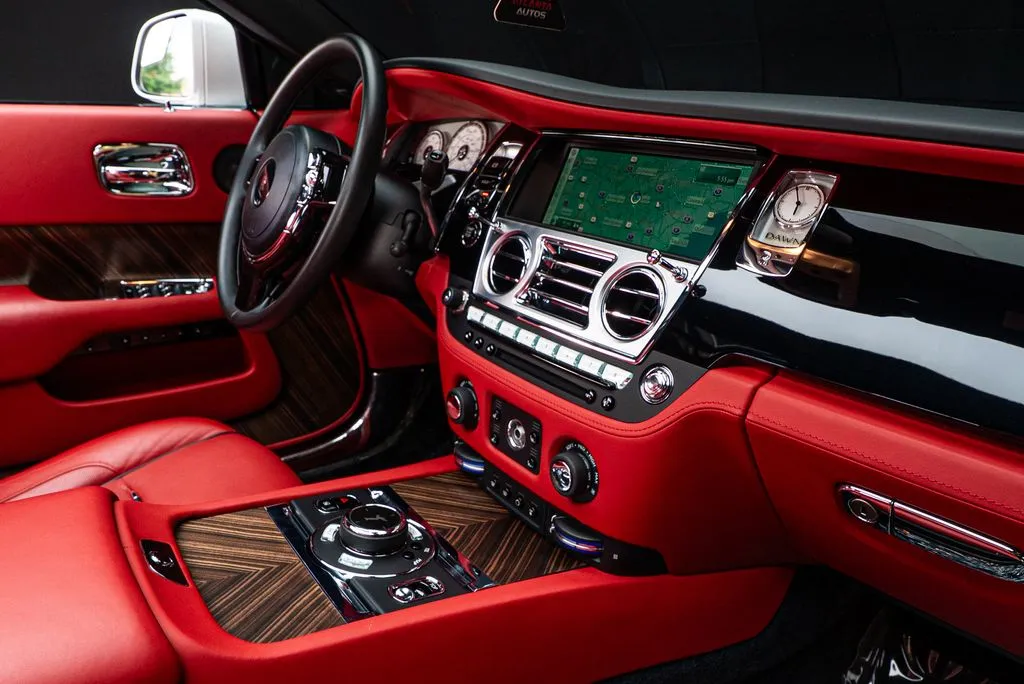 Rolls-Royce Dawn photo 43