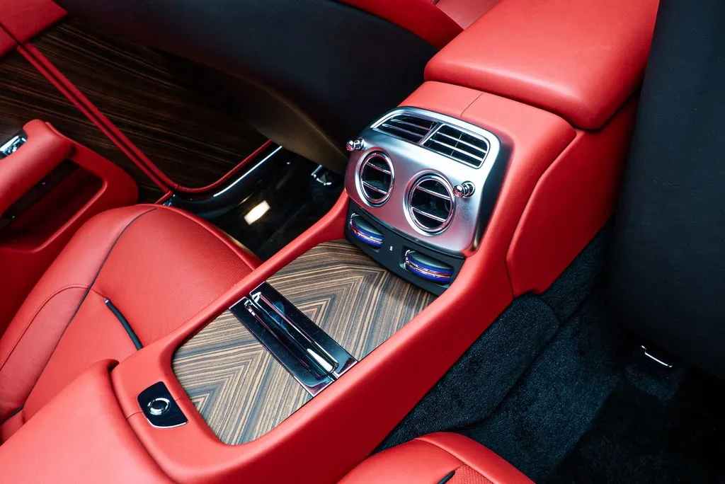 Rolls-Royce Dawn photo 46