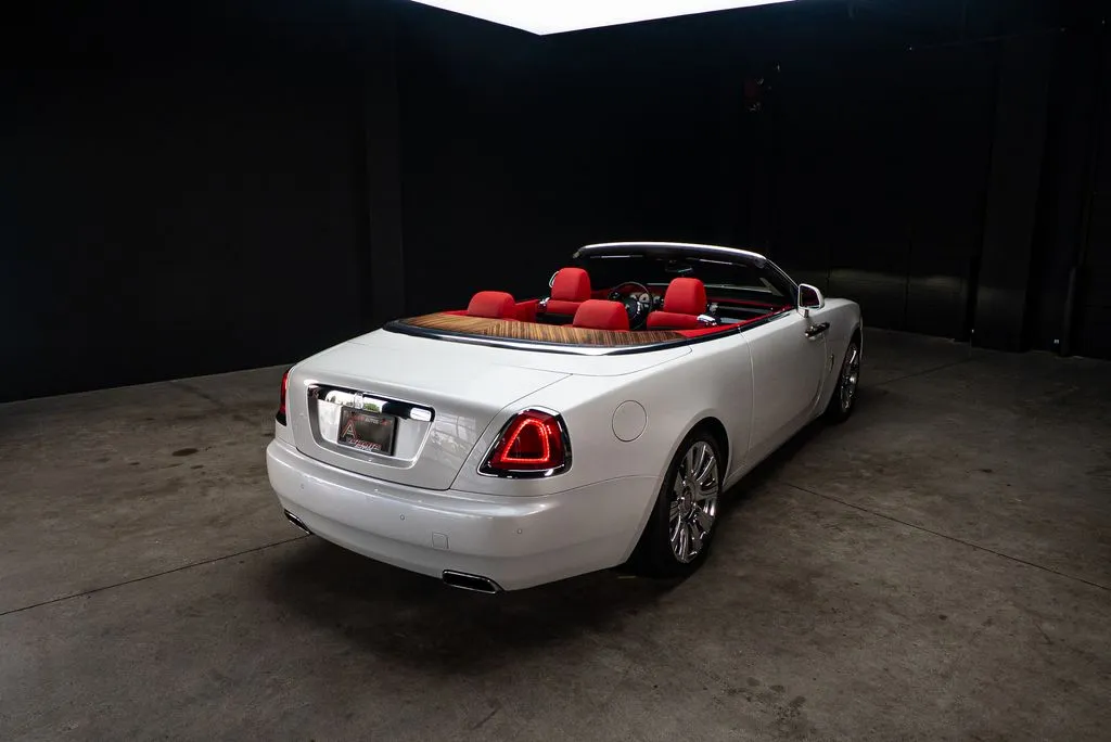 Rolls-Royce Dawn photo 20