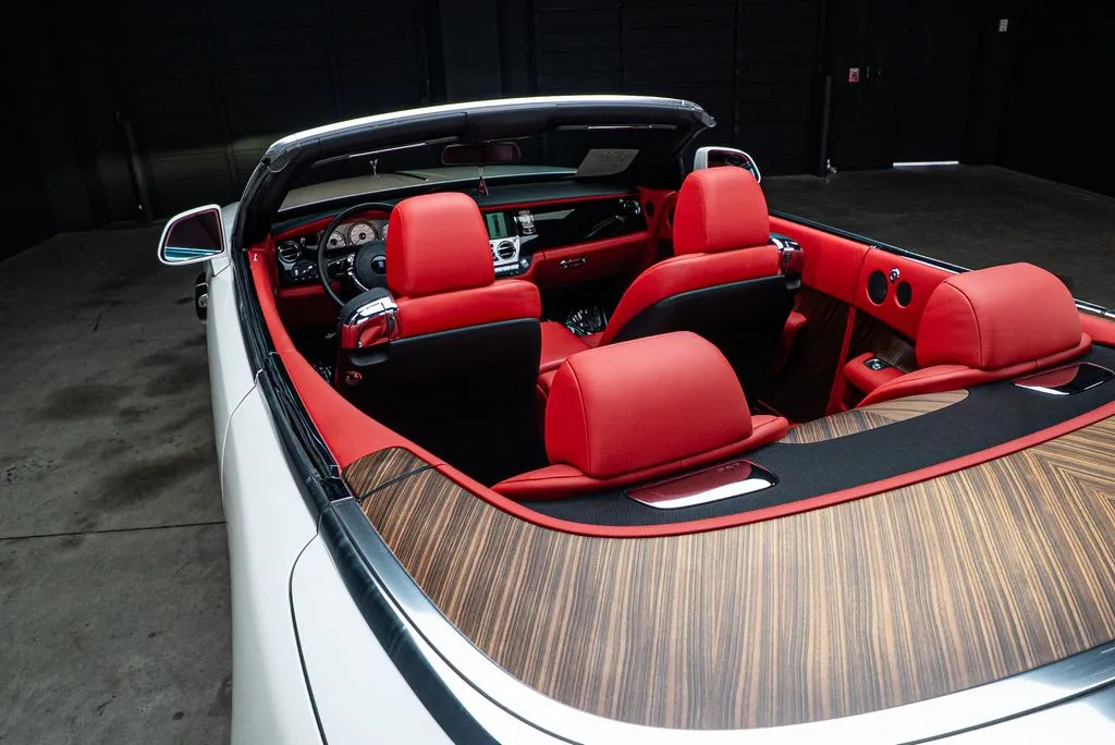 Rolls-Royce Dawn photo 25