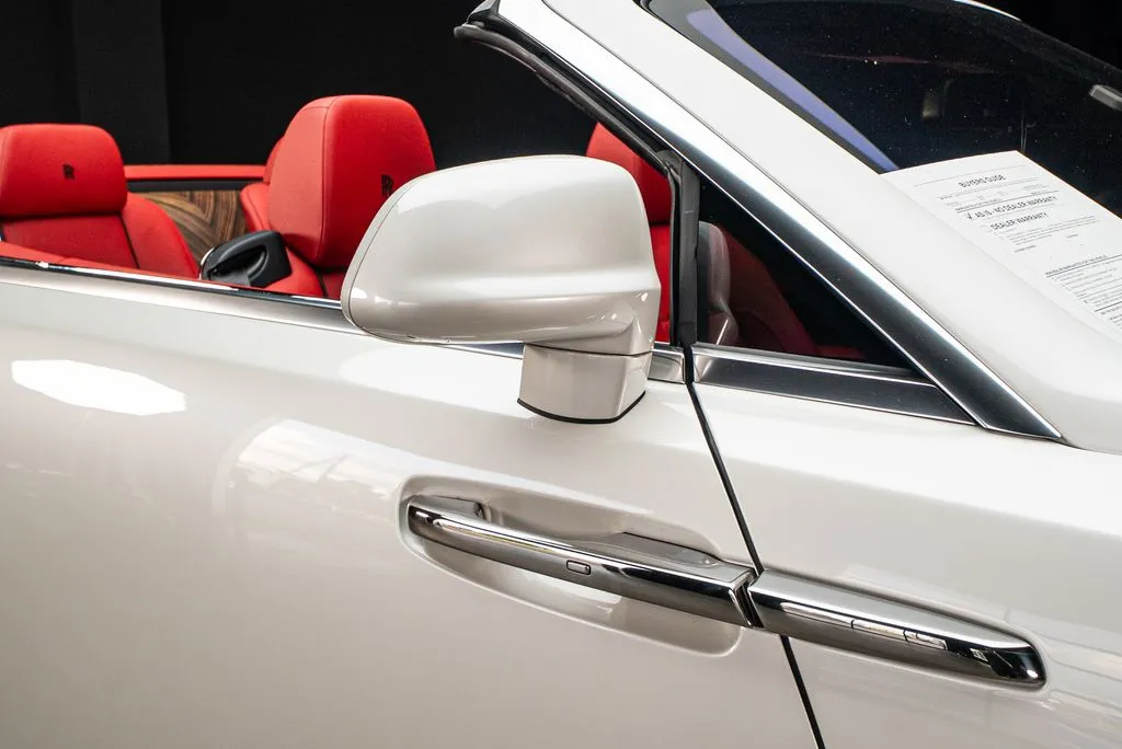 Rolls-Royce Dawn photo 18