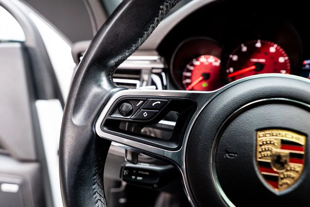Porsche Macan photo 25