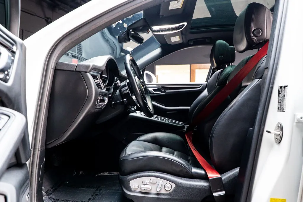 Porsche Macan photo 21