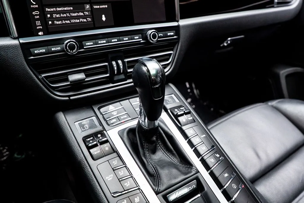 Porsche Macan photo 32