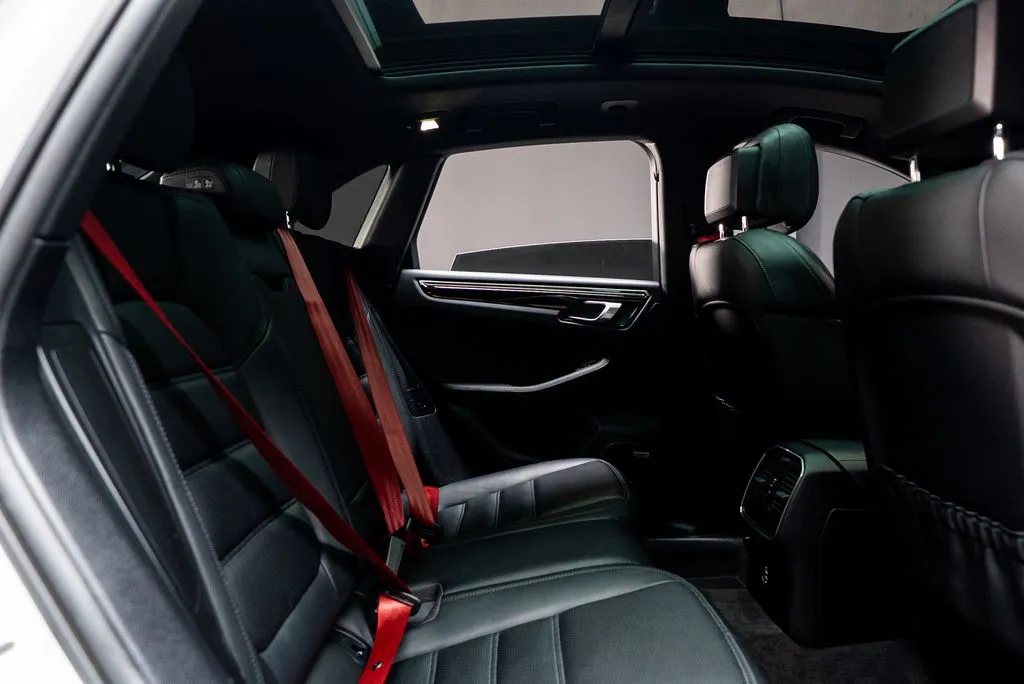 Porsche Macan photo 37