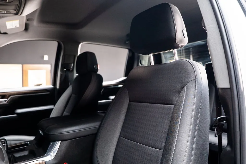 Chevrolet Silverado 1500 photo 23