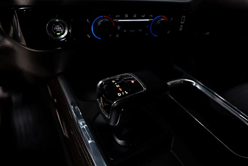 Chevrolet Silverado 1500 photo 32