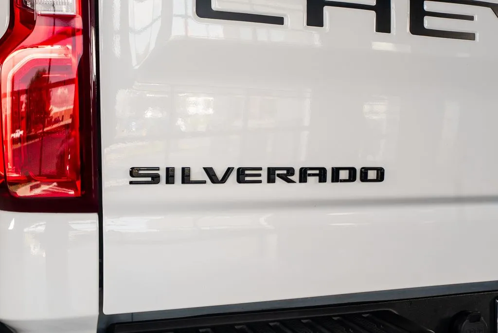 Chevrolet Silverado 1500 photo 18