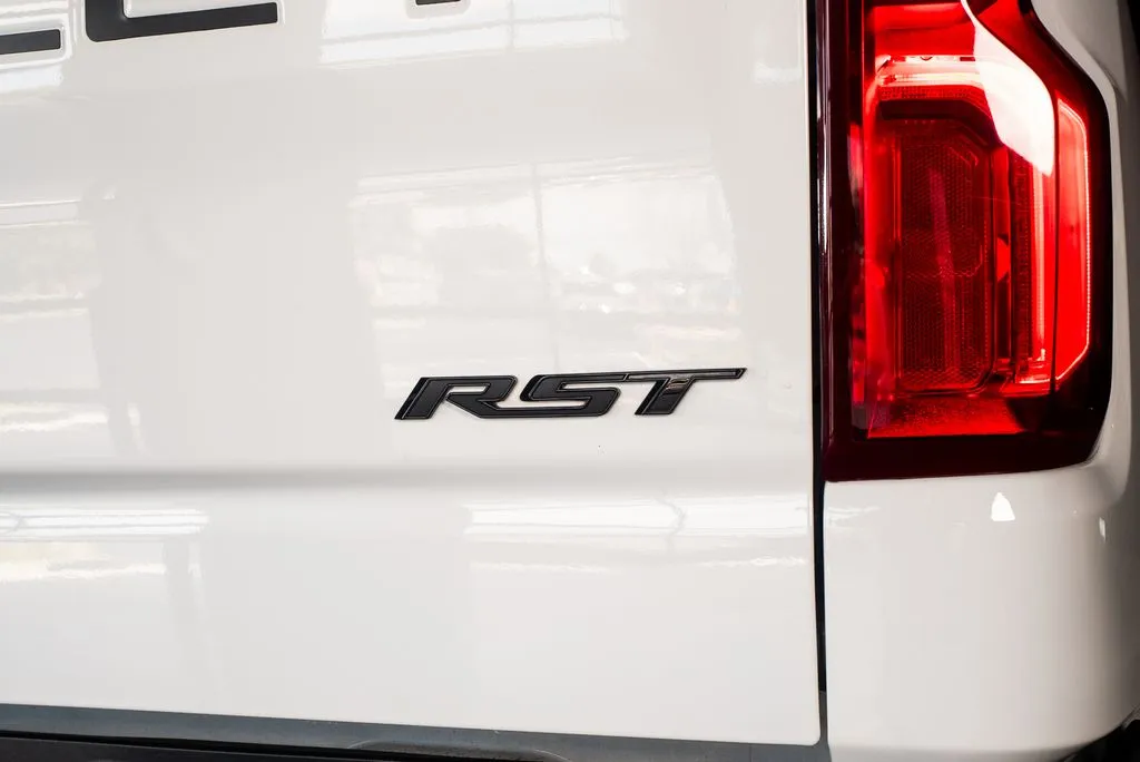 Chevrolet Silverado 1500 photo 16
